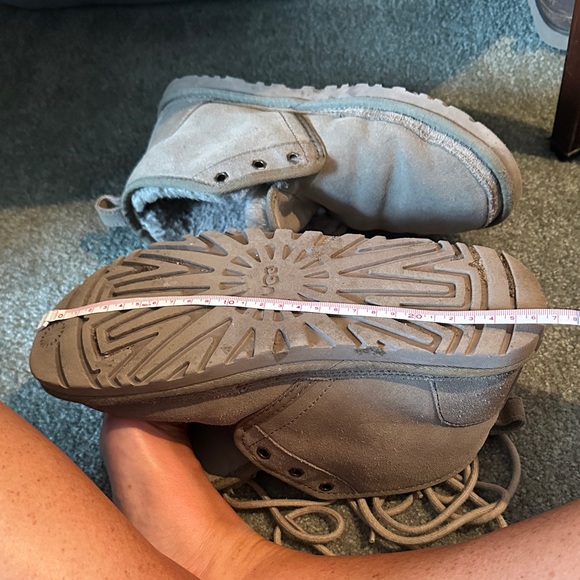 UGGS - Picture 16 of 16